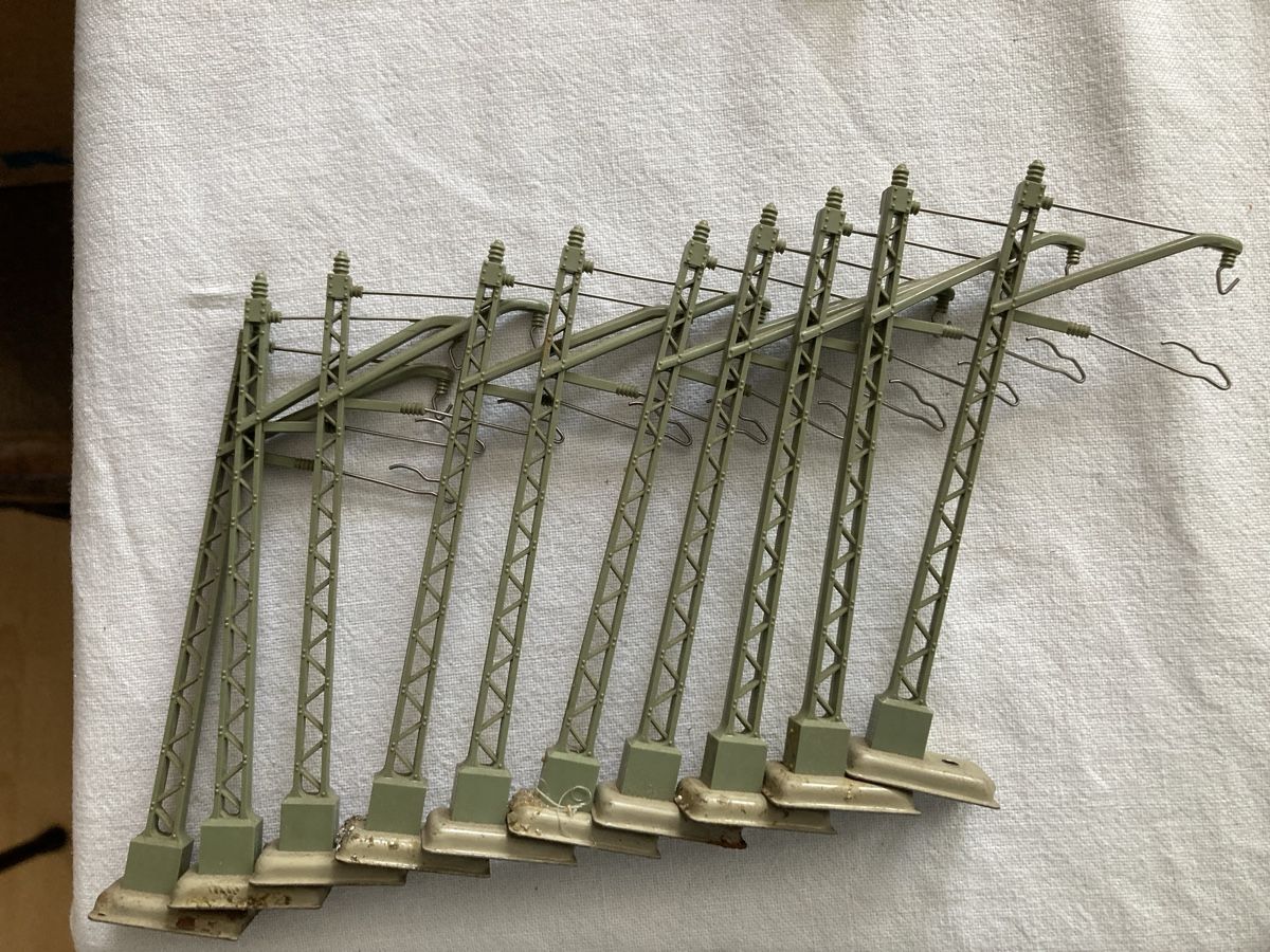 Märklin Modellini di ferrovie: Märklin Oberleitunsmasten 10Stk – Usato da Port venduto da Ipuel