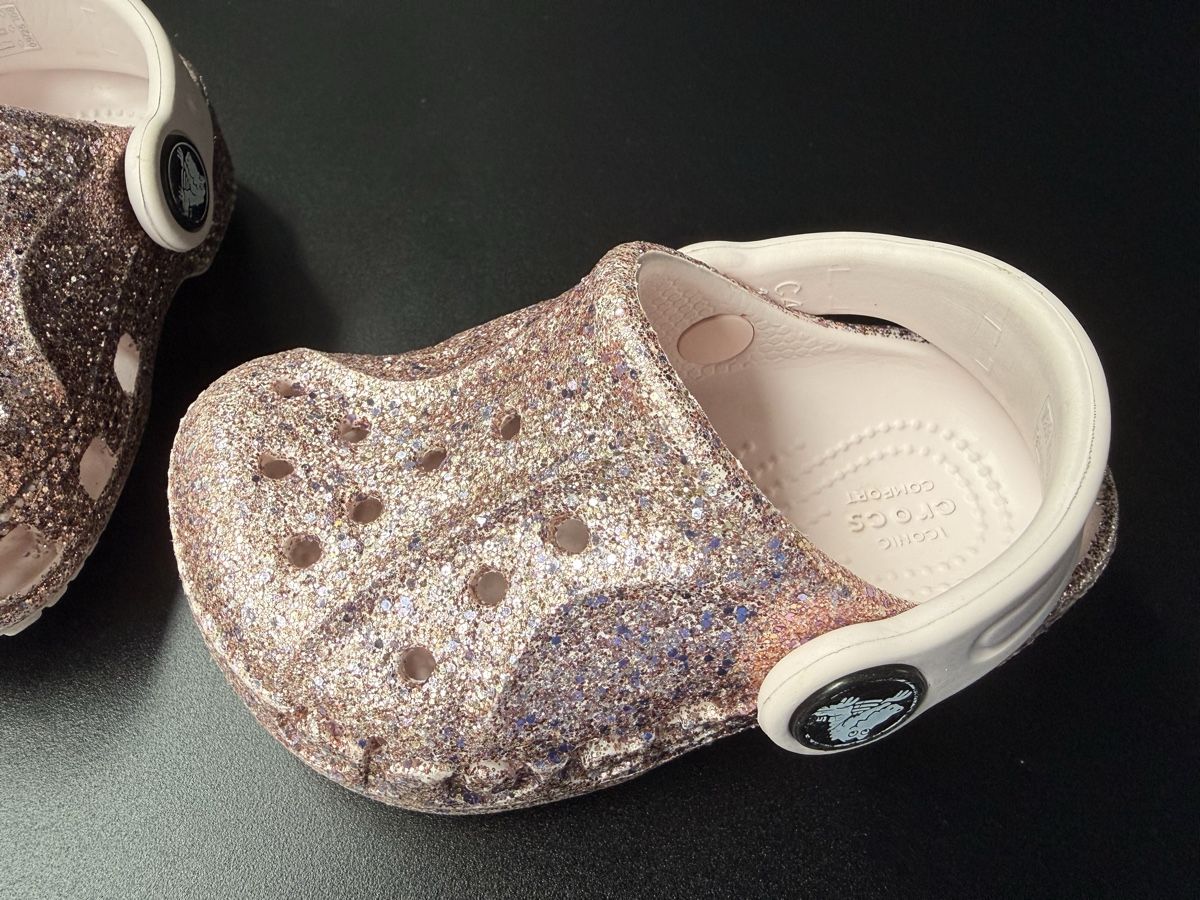 Crocs Scarpe per ragazze: Authentic Pink Glitter Crocs Size 19/20 Very Good Condition – Usato da Diessenhofen venduto da mar_8cyl 1