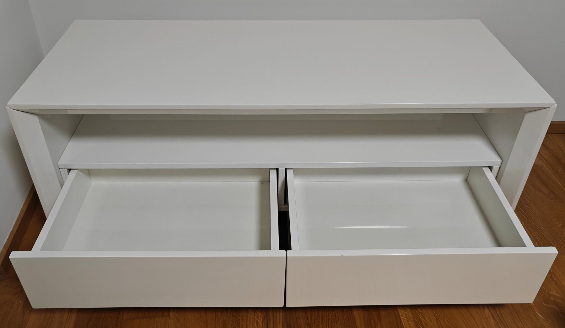 TV Möbel: TV-Möbel/Lowboard - elegant & hochwertig – Gebraucht aus Mägenwil von rbr