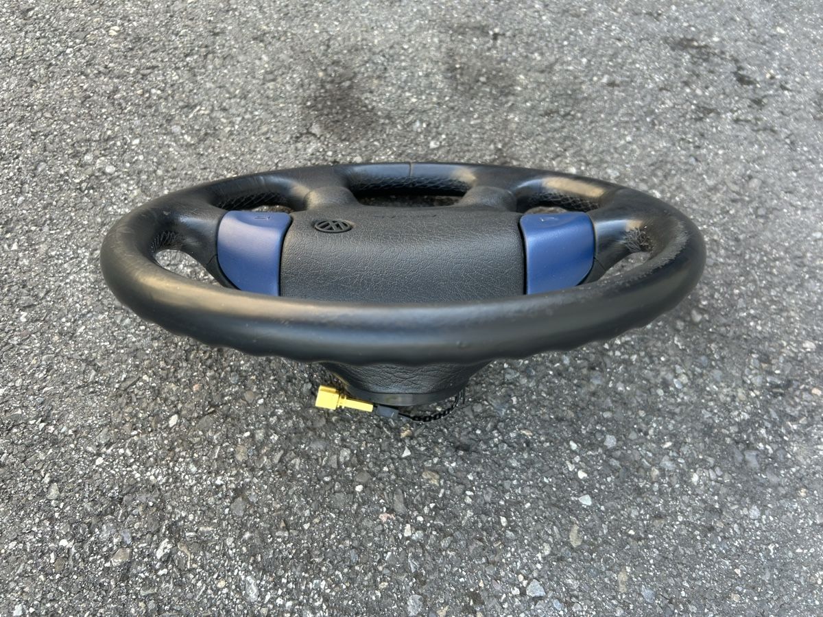 Volkswagen Alle Autoersatzteile: Volant cuir VW golf 3/ vento – Gebraucht aus Muraz (Collombey) von Wolfdog1978 3