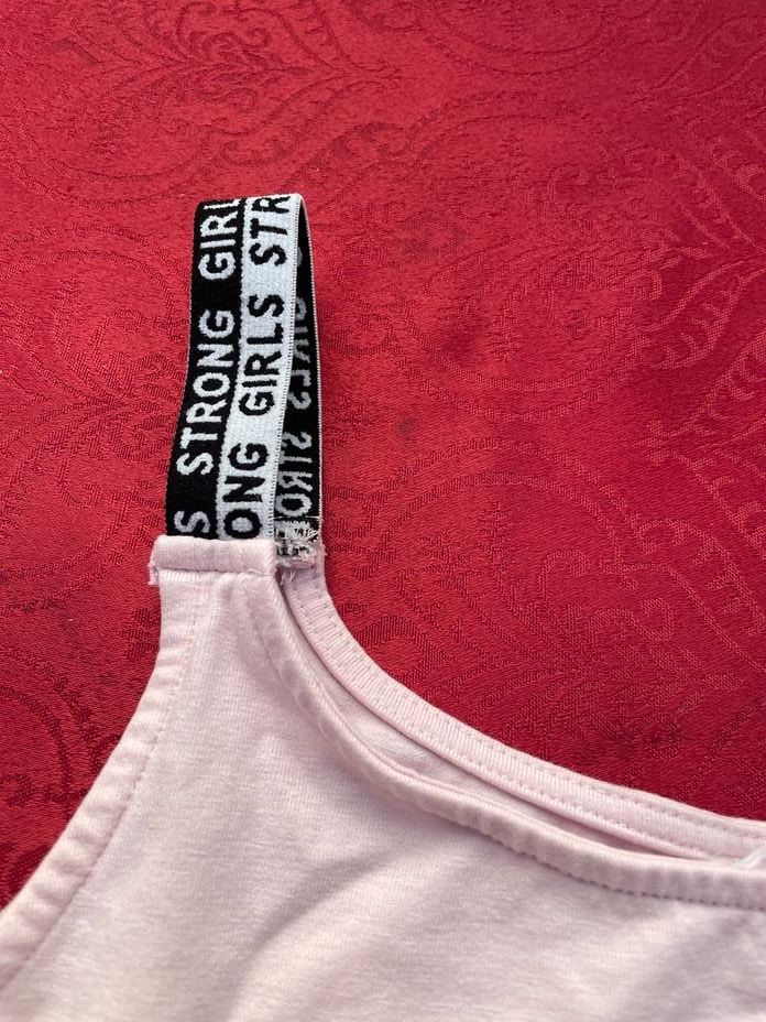 H&M Blusen, T-Shirts & Tops: Mädchen Turn T-Shirt Top 134/140 – Gebraucht aus Bergdietikon von antovale 1