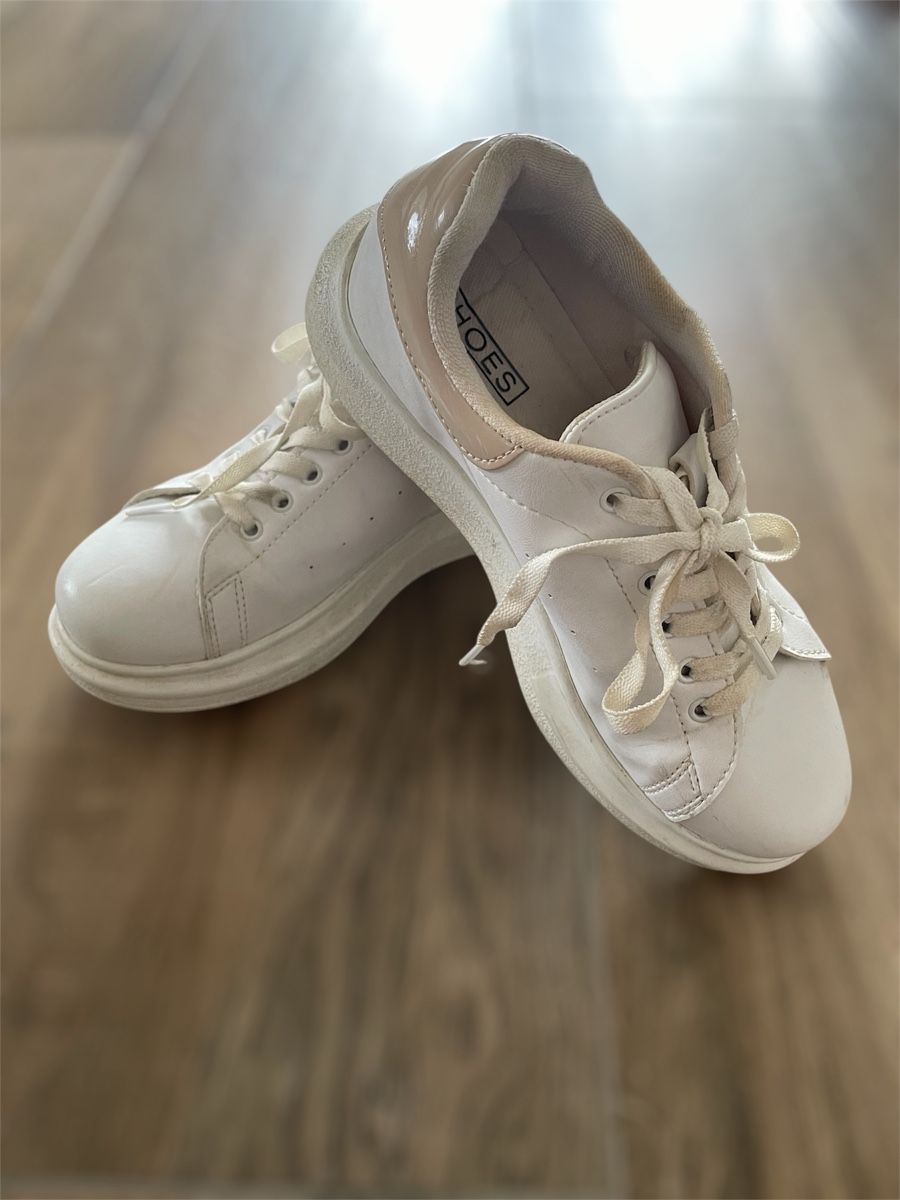 Scarpe da donna: Weisse Frühlings-Sneakers, Grösse 37 – Usato da Thundorf venduto da paglialongamaria