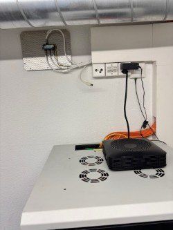 Racks & Cavalletti: Netzwerkschrank – Usato da Wollerau venduto da sioro.ag 3