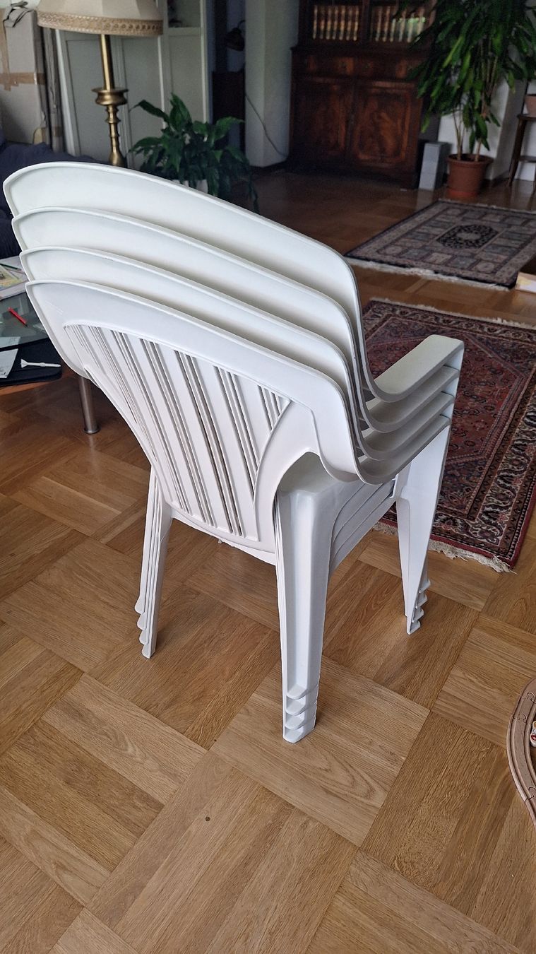 Chaises: Gartenstühle weiss – D'occasion à Thun par Alois2