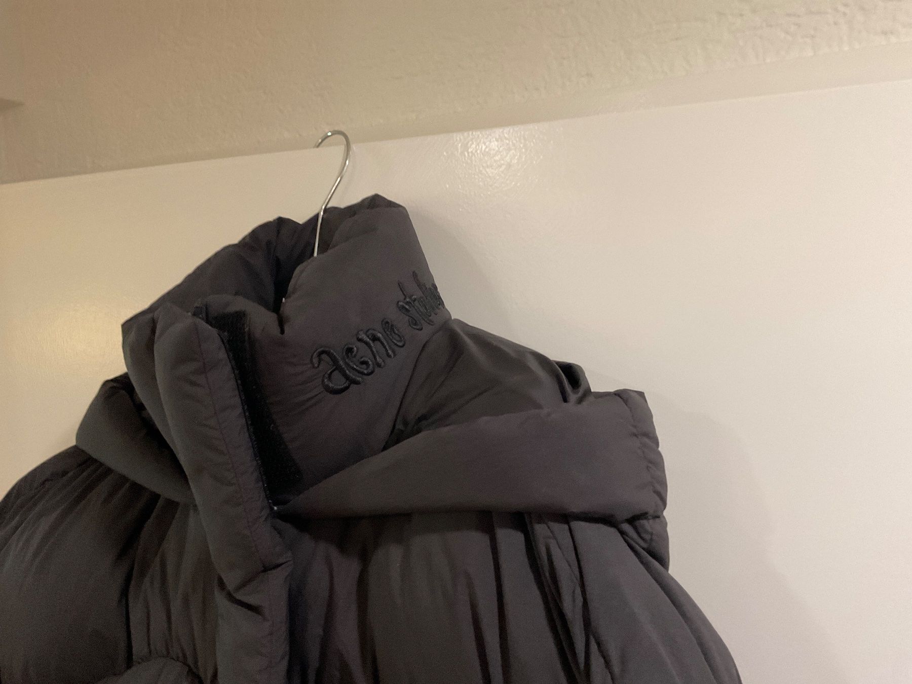 Acne Studios Vestes: Winterjacke von Acne Studios – Neuf (Voir description) à Maur par sosteme 3