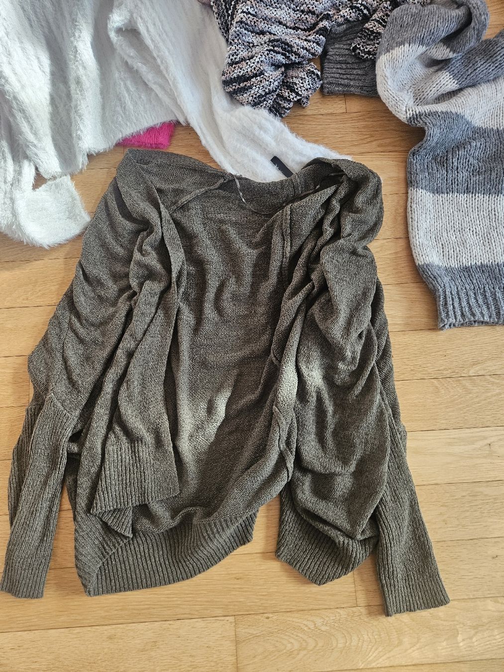 Pulls & Sweat-shirts: Kleiderpacket Winter Strick Oberteile Pullover Crop Pullis – D'occasion à Pratteln par madi1990 1