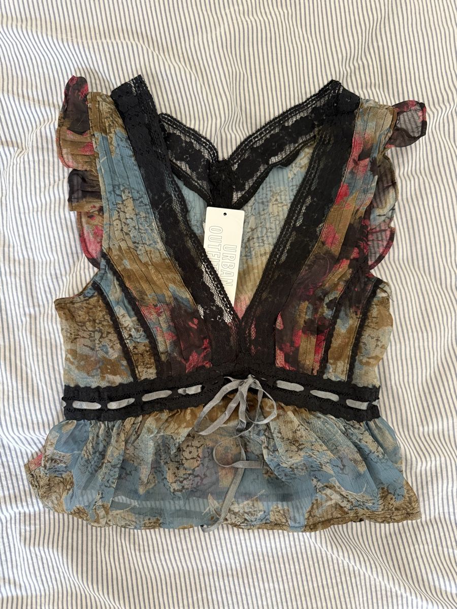Urban Outfitters Tops: Blouse Top – Neu und originalverpackt aus Zürich von jul_5t9s 2