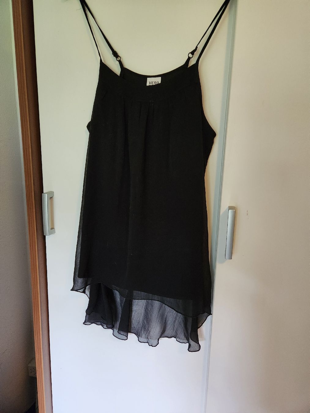 Vero Moda Top: Langes schwarzes Top, zweilagig – Usato da Fribourg venduto da voidness 1