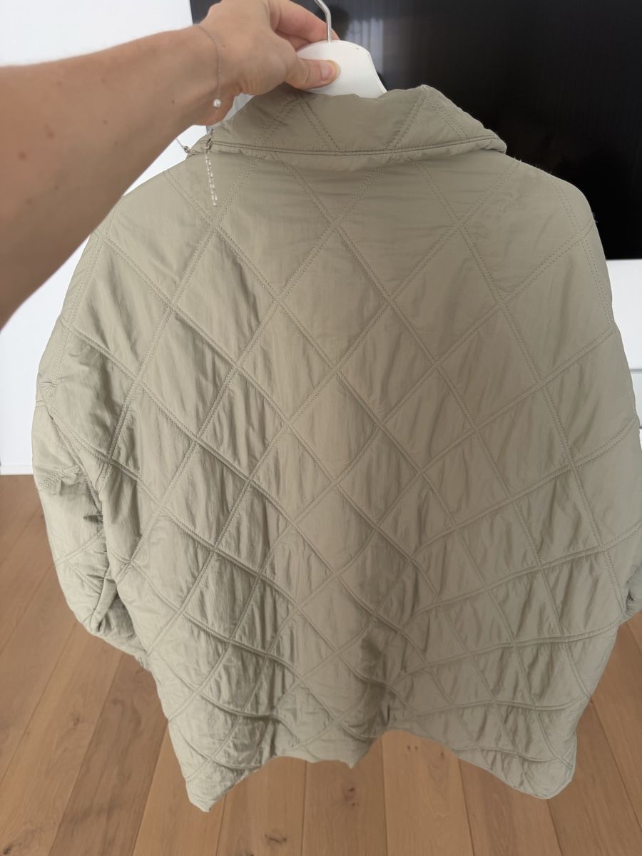 Oysho Vestes: Steppjacke Damen | Grösse M | Oysho – D'occasion à Winterthur par saram26 5