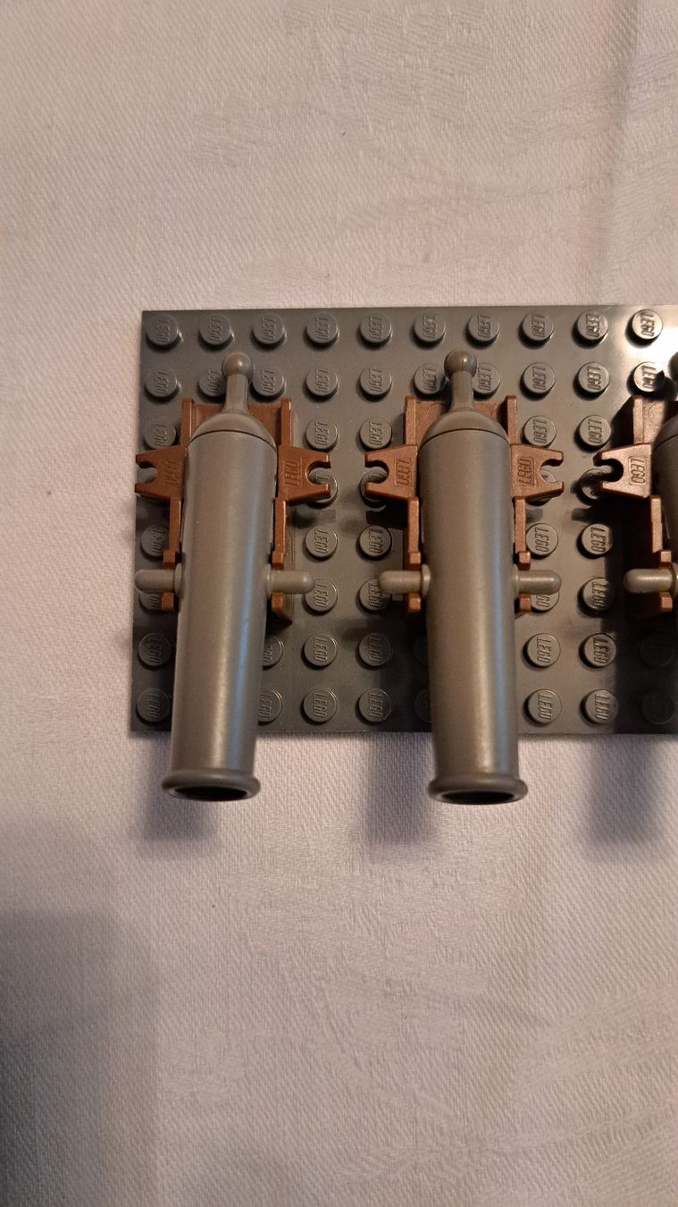 Lego Baukästen: Lego Kanone 4 Stück  – Gebraucht aus Basel von vidra66 1