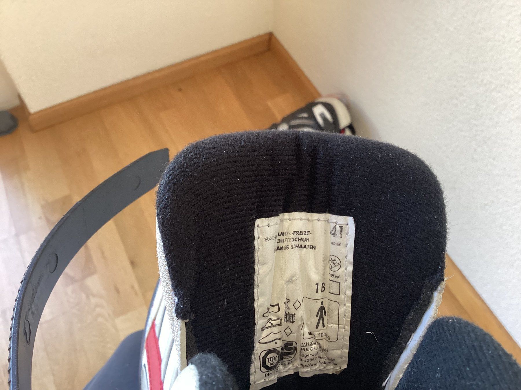 Schlittschuhe: Schlittschuhe – Gebraucht aus Wettingen von F.Buergisser 2