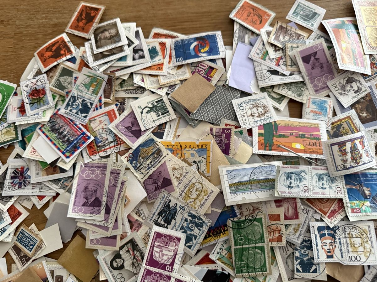 Tutti i francobolli: Grosses Lot Briefmarken, Sammlung Marken Sammlung – Usato da Goldach venduto da Messerguru 2