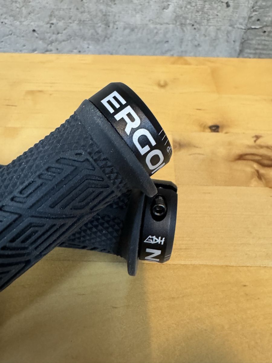 Pezzi di ricambio: MTB Lenkergriffe ERGON GDH Team Regular / fast neu – Usato da Steffisburg venduto da thohoe 2