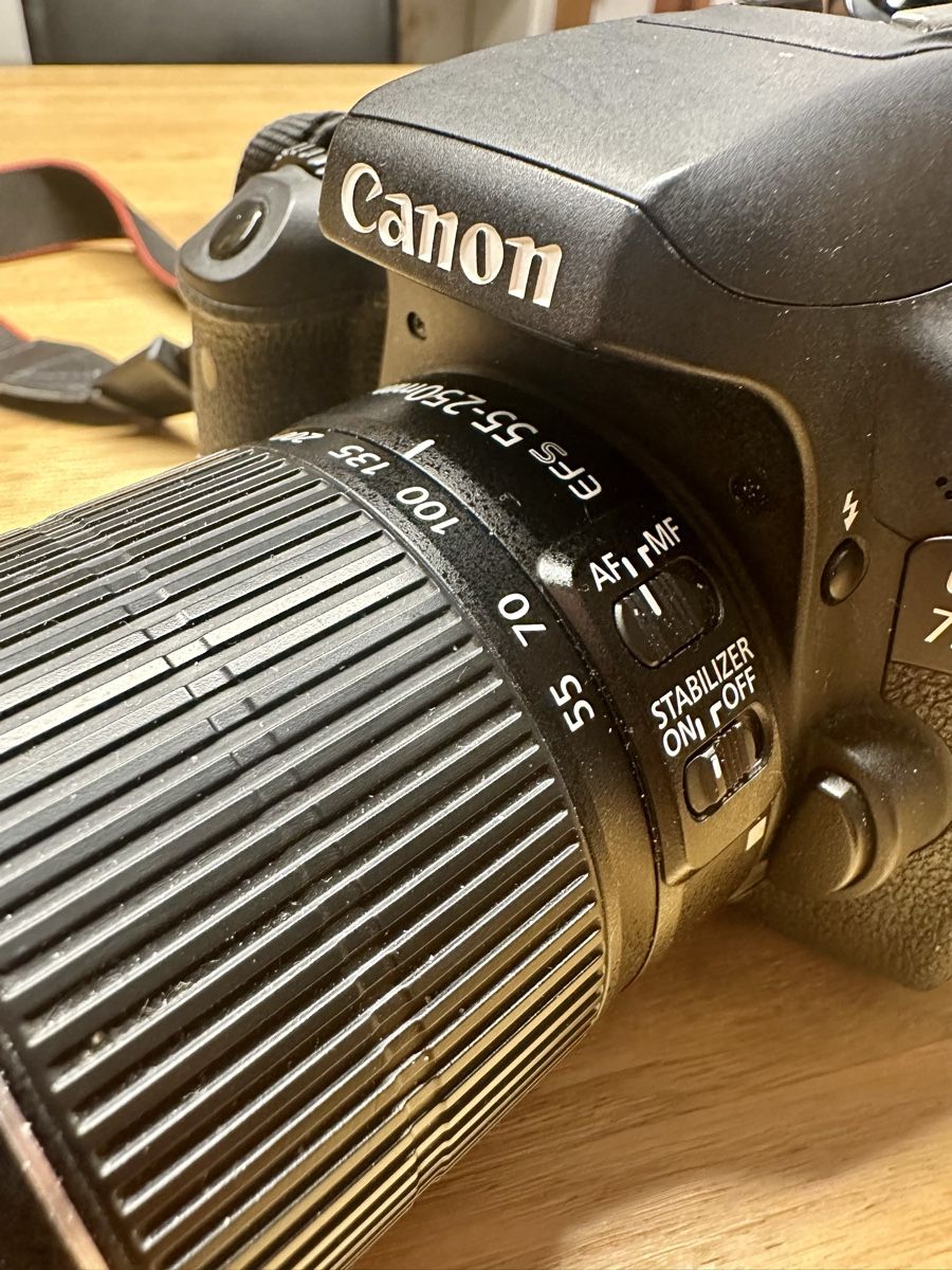 Canon Fotocamera: Canon EOS 750D Spiegelreflexkamera – Usato da Ottenbach venduto da il_x18 4