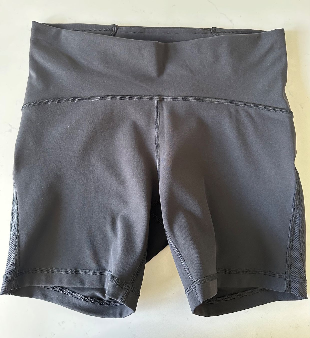 Lululemon Leggings: Lululemon Shorts black size 8/M LIKE NEW – Neu (gemäss Beschreibung) aus Basel von petunia08 1