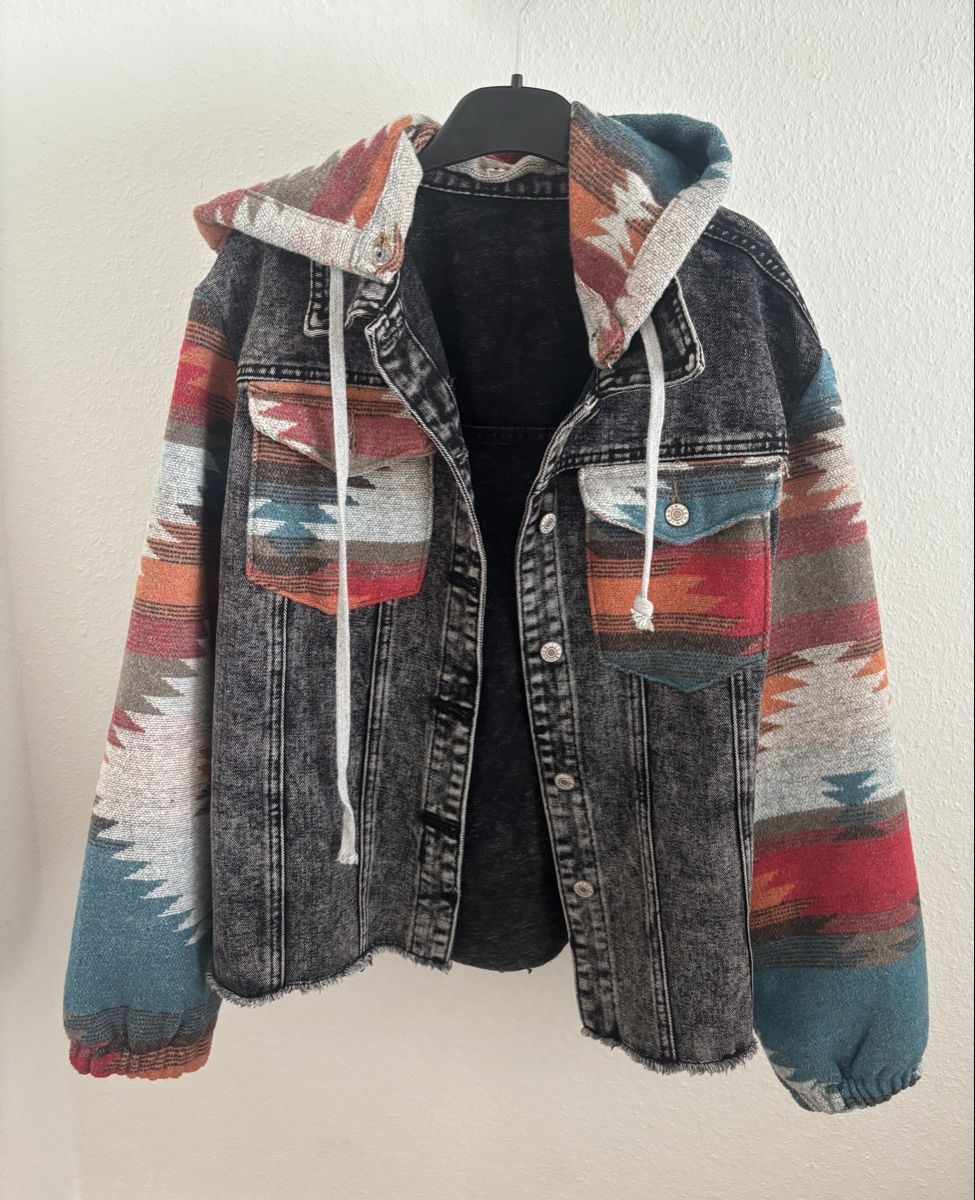 Giacche: Jeansjacke mit Ethno-Muster Grösse L – Nuovo (secondo la descrizione) da Brugg AG venduto da ann_stf7