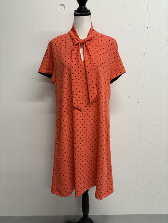 Marc Cain Kleid orange koralle gepunktet Gr. 40 ausgestellt