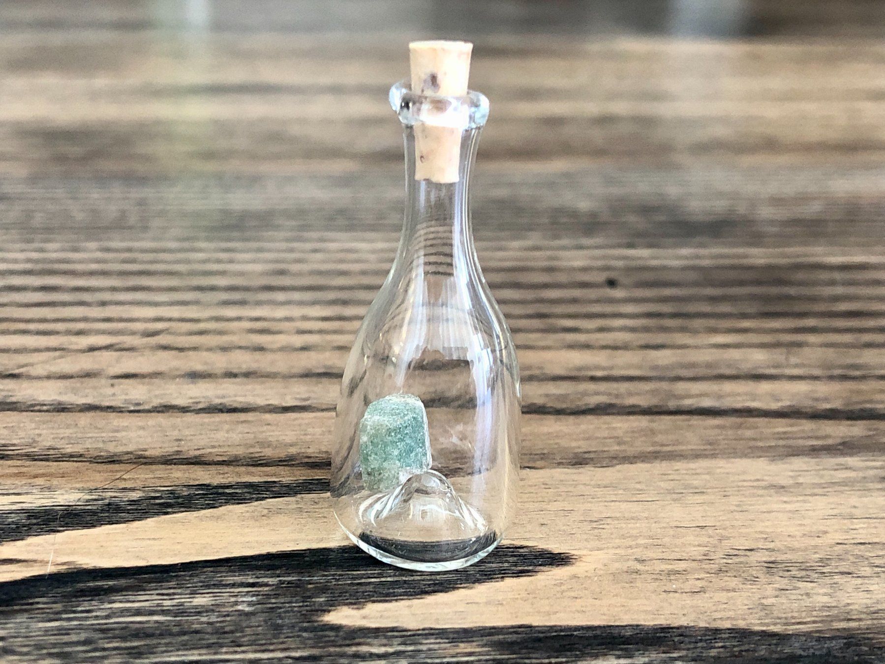 Altro in Stoviglie & Bicchieri: Vintage Glücksbringer Mini Flasche mit Glücksstein – Usato da Berg am Irchel venduto da Zweiti_Chance 1