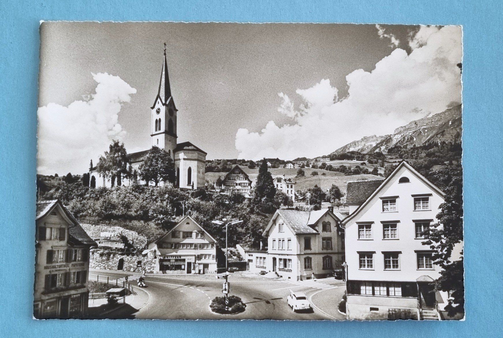 Cartoline postali: Gams - Dorfstrasse - Coiffeur - Oldtimer – Usato da Rothrist venduto da RROENK