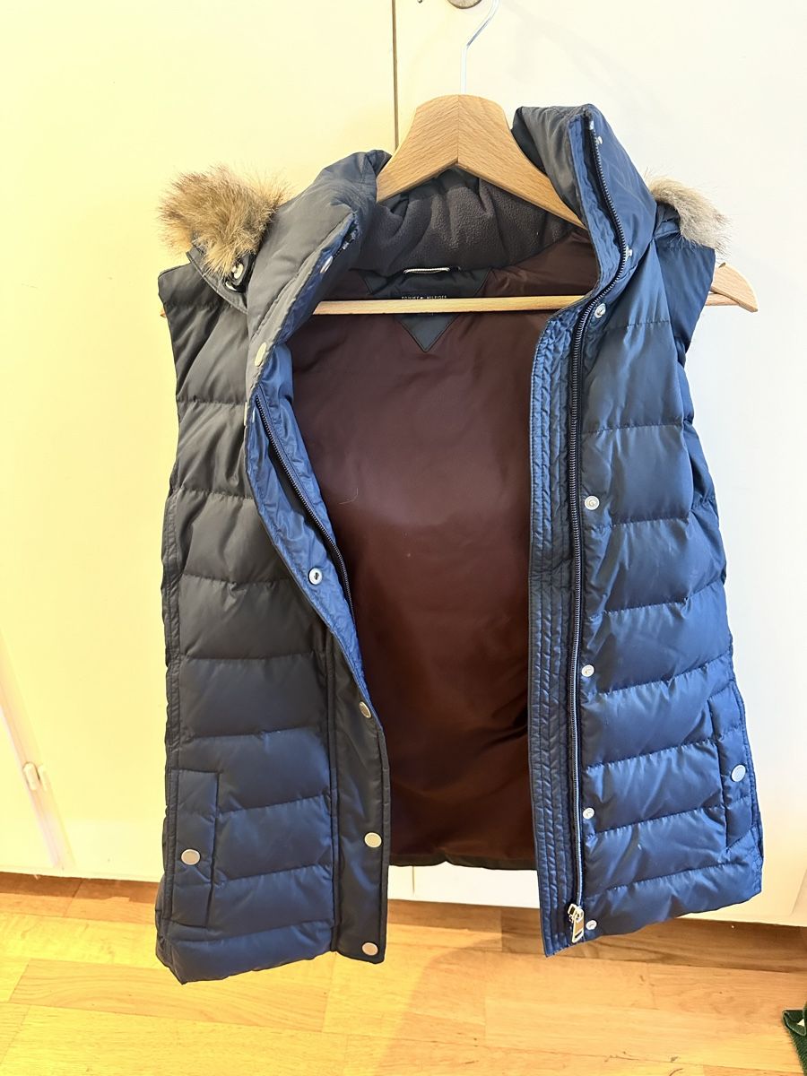 Tommy Hilfiger Gilet & Giacche senza maniche: Tommy Hilfiger Weste – Nuovo (secondo la descrizione) da Buchs SG venduto da mar_pfp5 1