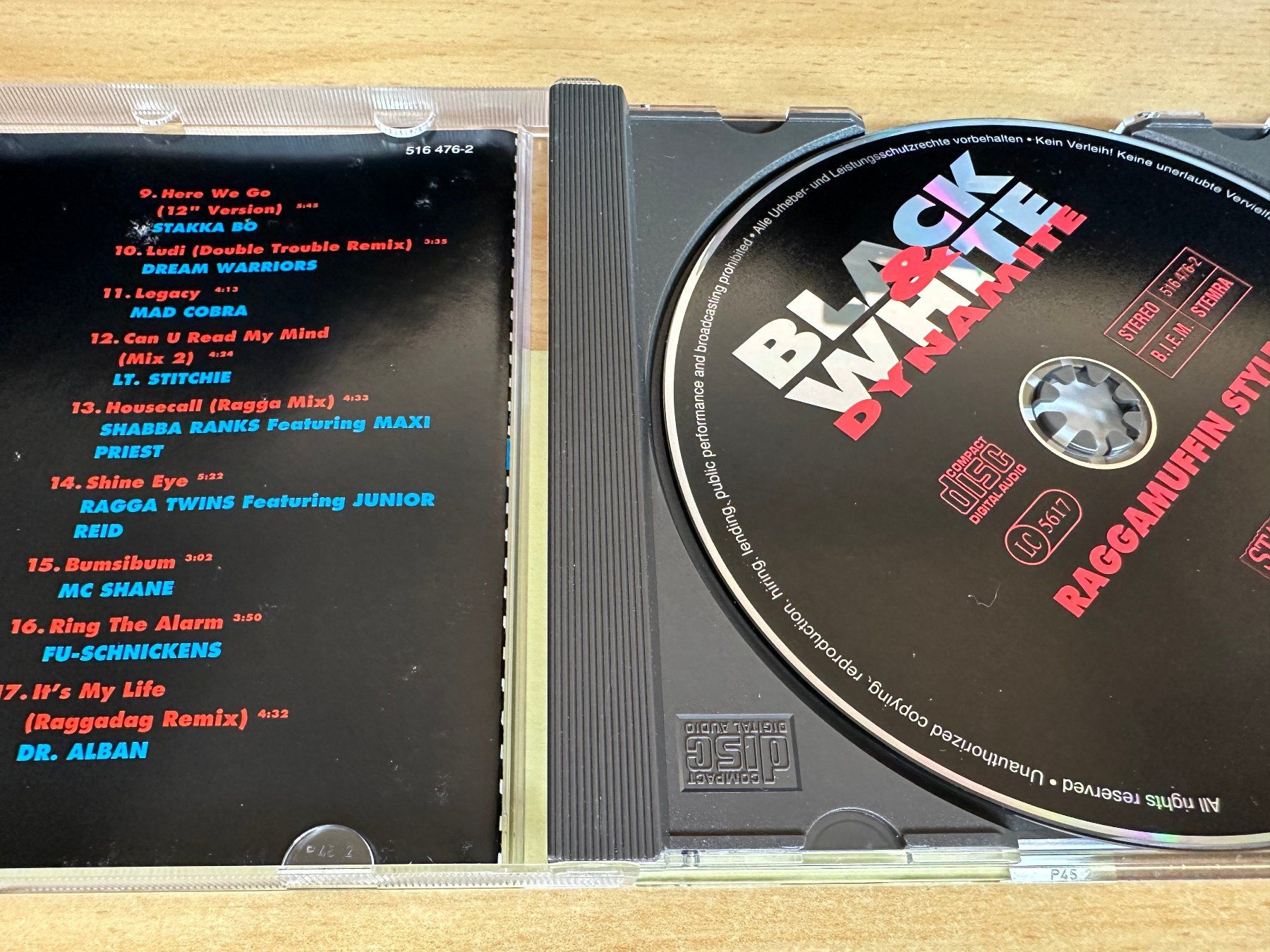 CD: Various – Black & White Dynamite – Usato da Rikon im Tösstal venduto da Alpenmutz 2