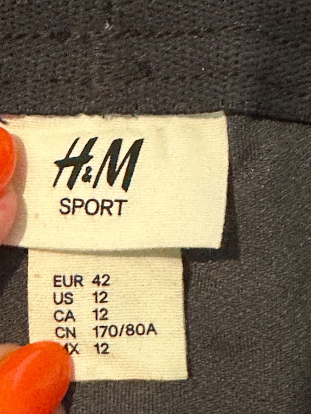 H&M Hosen: H&M Sport - Dr. 42 - Shorts - Top – Gebraucht aus Dübendorf von san_tt6m 4