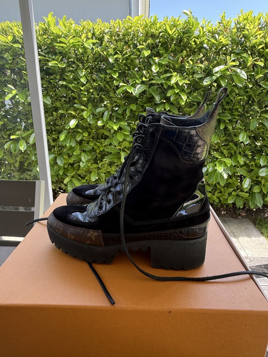 Louis Vuitton Scarpe da donna: Louis Vuitton Laureate Desert Boots Schwarz Monogram Gr. 40 – Usato da Muttenz venduto da jus_nkk2