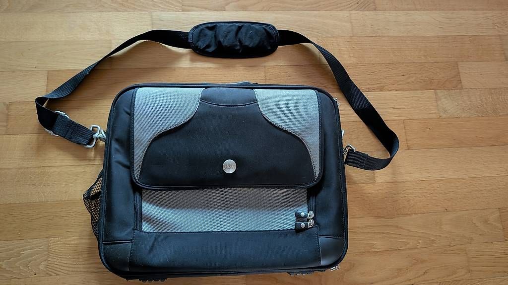 Sacs: Laptop Tasche – D'occasion à Locarno par ama_7bm7