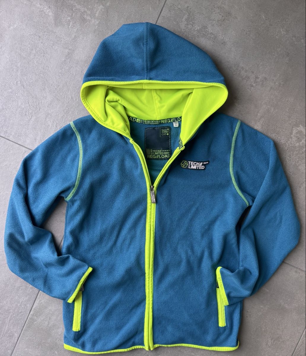 C&A Giacche & Cappotti: Faserpelzjacke Gr. 134/ 140 – Usato da Buchs SG venduto da Scheni71
