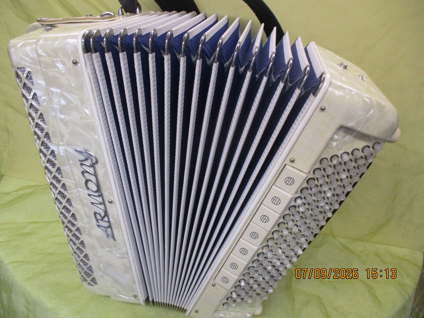 Strumenti musicali: Akkordeon Mengascini 3+3 – Usato da Jegenstorf venduto da Oktavio 3