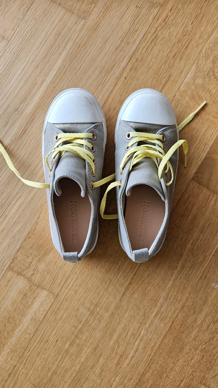 Scarpe per ragazze: RED Wagon Mädchen Low-Top Sneakers 32 – Usato da Gossau SG venduto da dolores_x 2