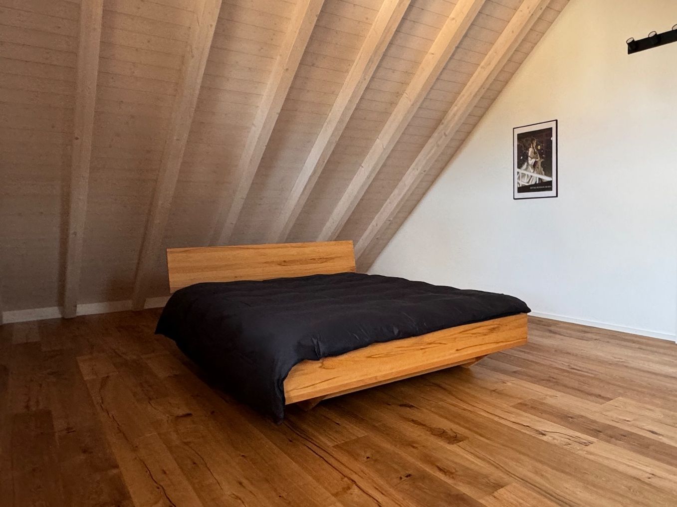 Betten: Bettrahmen Design schwebend von Möbelum – Gebraucht aus Zürich von UndeadStore