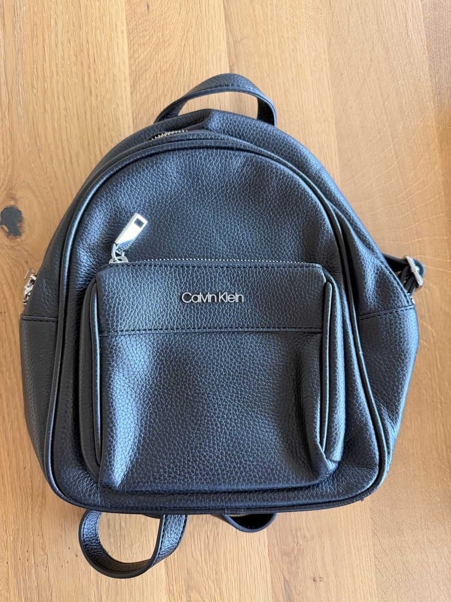 Calvin Klein Taschen für Damen: Calvin Klein Rucksack – Neu (gemäss Beschreibung) aus Niederwangen BE von Bluelike