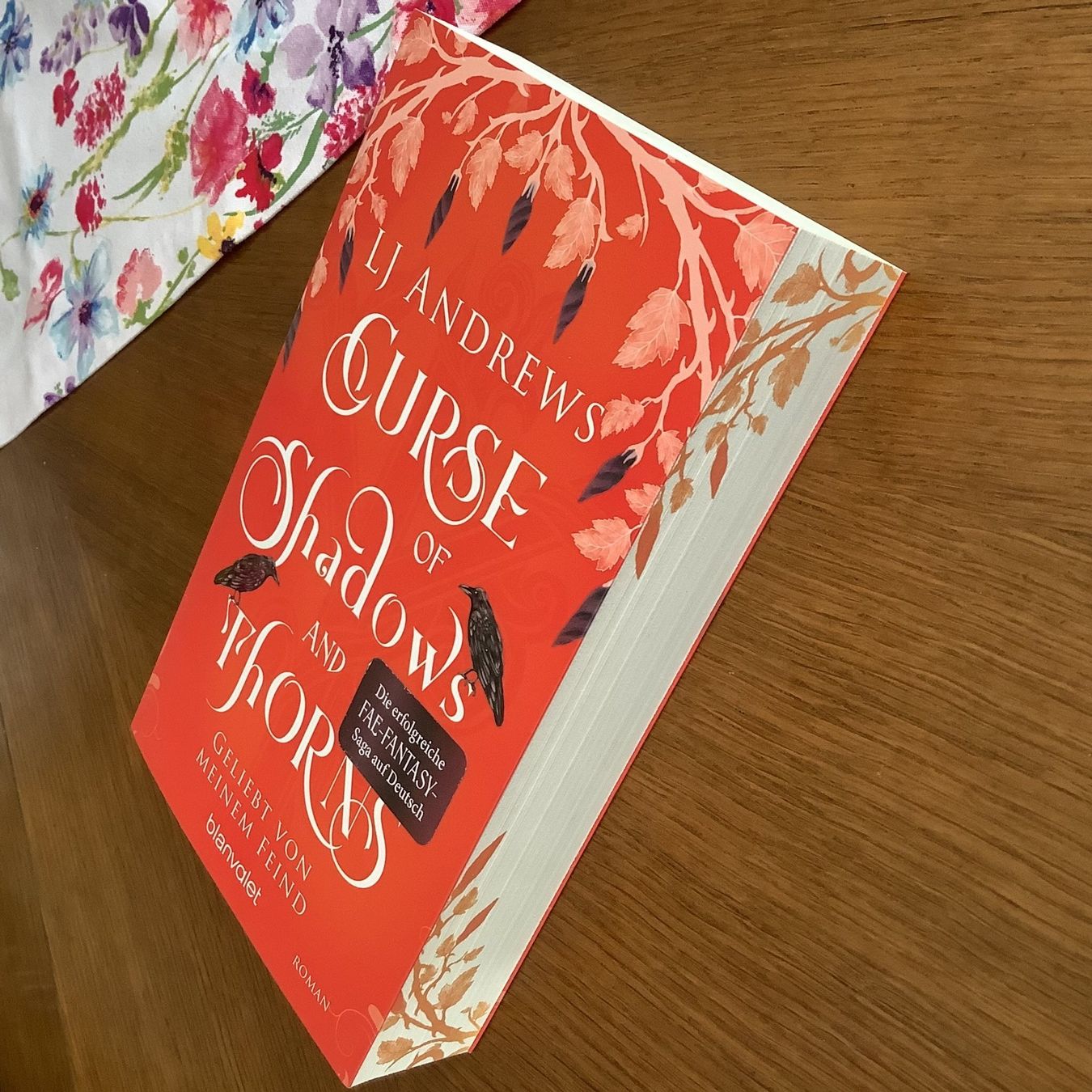 Curse of Shadows and Thorns mit Farbschnitt (Neu (gemäss Beschreibung ...
