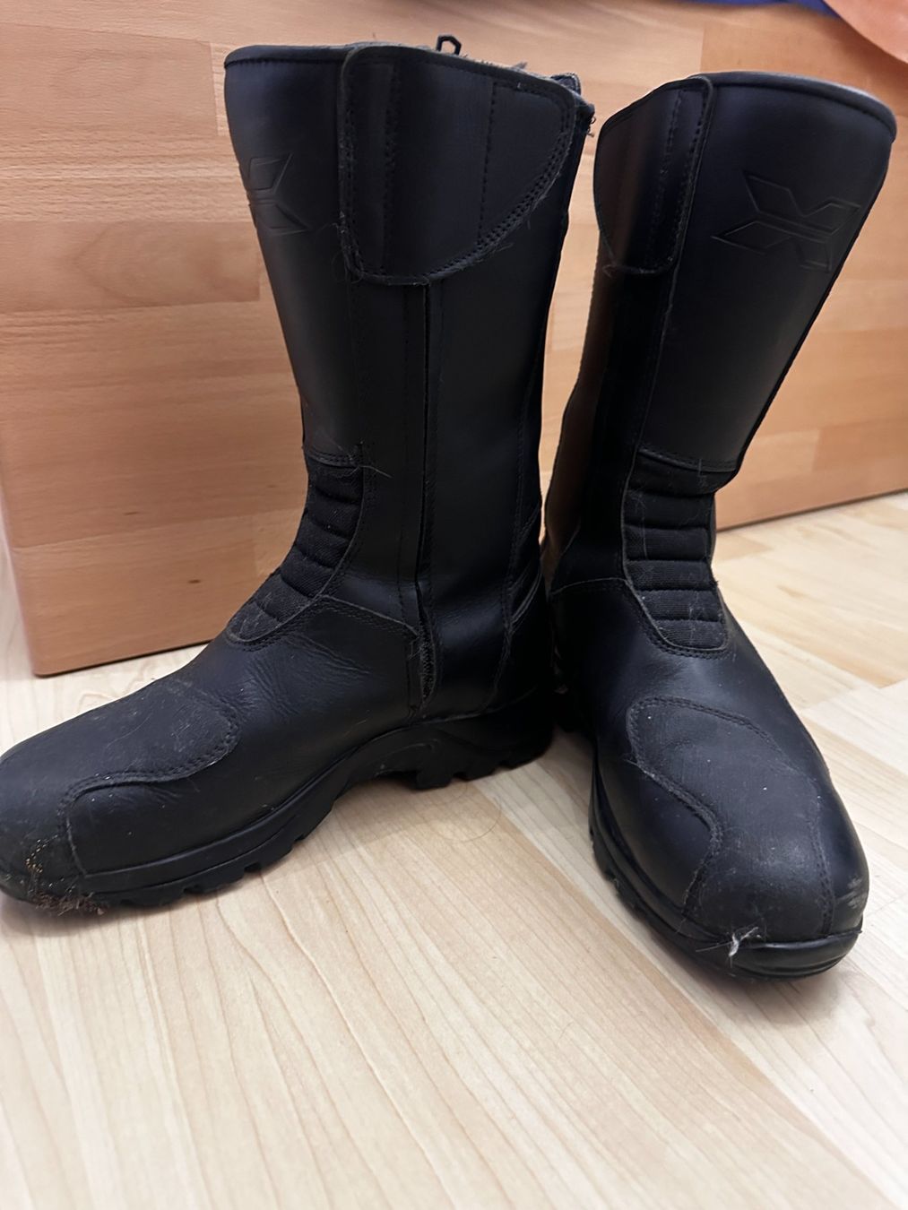 Scarpe da uomo: Motorradstiefel schwarz Grösse 38 gebraucht – Usato da Oberdiessbach venduto da clevereinkaufen