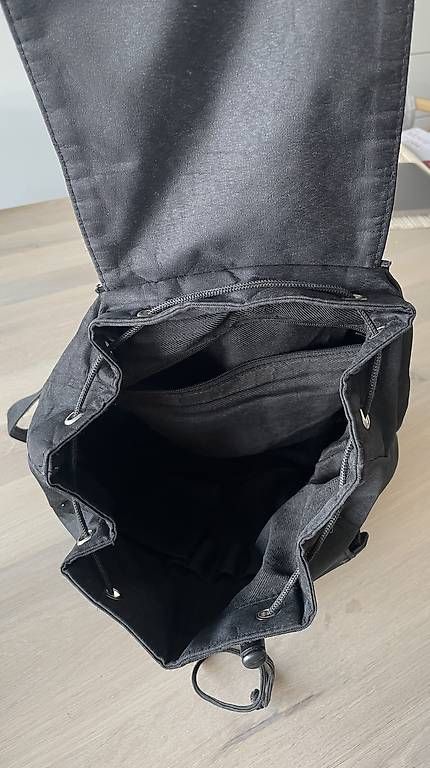 Rucksäcke: Rucksack Stoff schwarz. – Gebraucht aus Bottighofen von con_6lgw 1