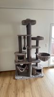 Kratzbaum von Petrebels mit mehreren Ebenen und Hängematte