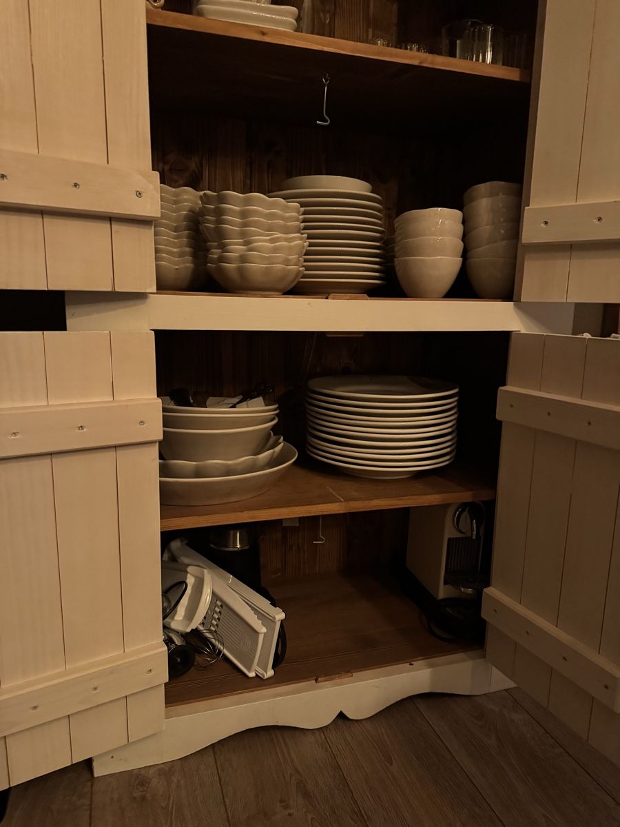 Armoires: Vintage Display Cabinet: Perfect for Hosting! – D'occasion à Kilchberg ZH par lyn_fsc9 3