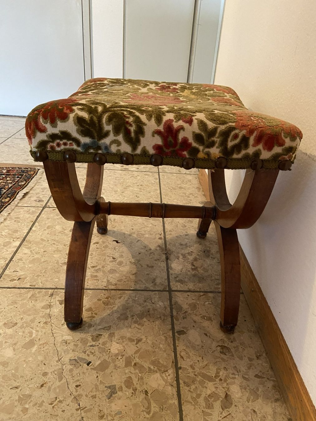 Hocker: Antiker Polster Hocker mit X Rahmen – Gebraucht aus Baden von campari66 1