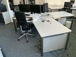 Hochwertige Büromöbel