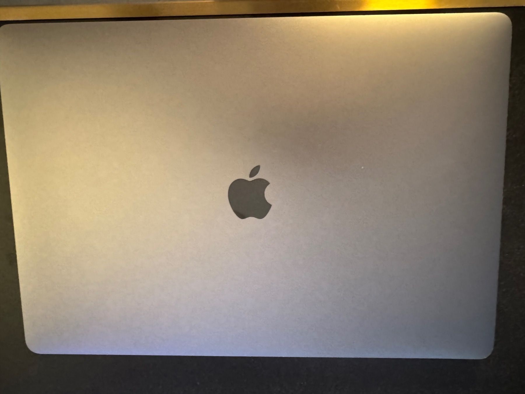 Apple PC: MacBook Apple Pro 16 - 1ère main - état impeccable – Usato da St-Aubin-Sauges venduto da Vente-Articles 6