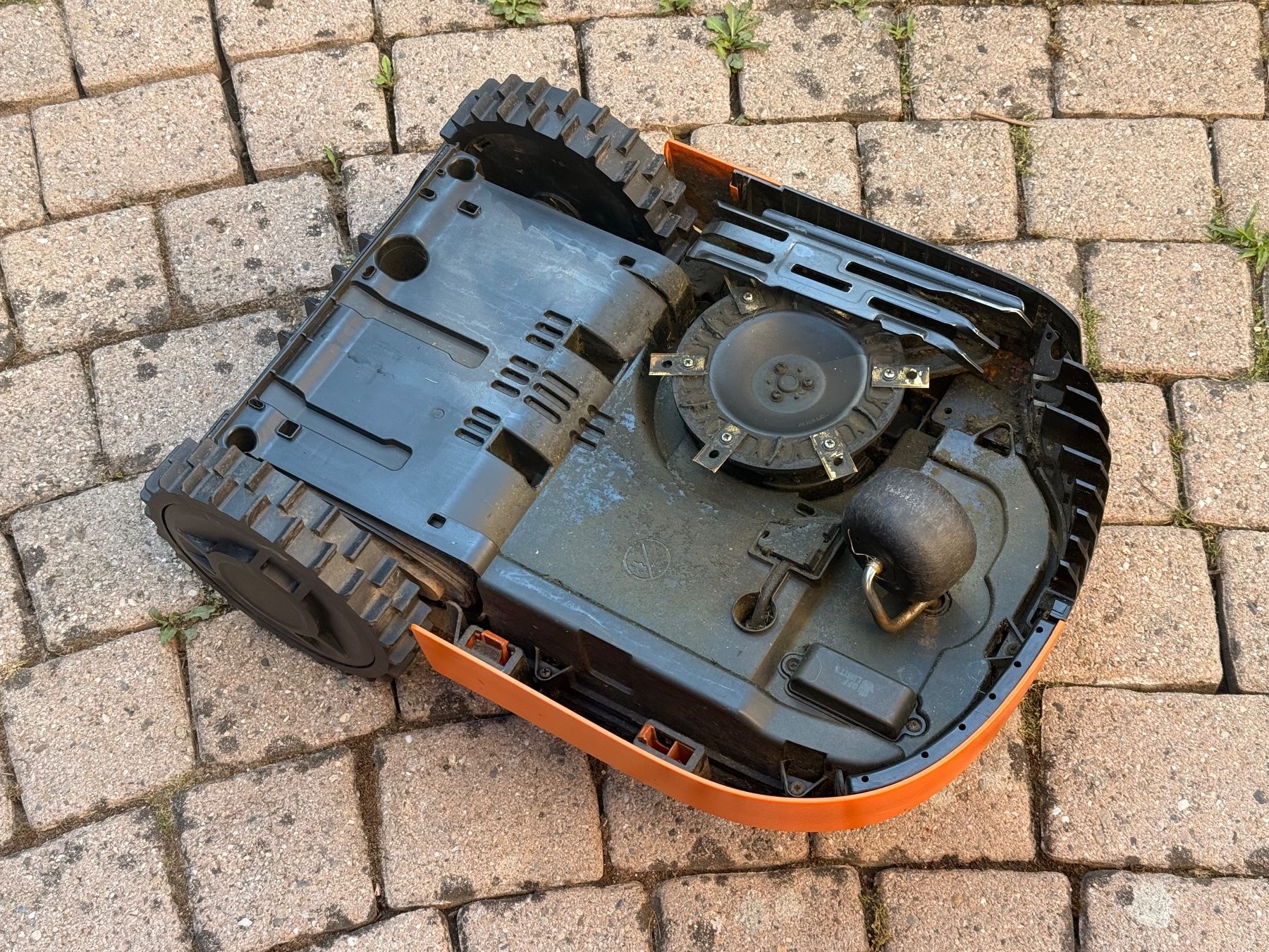 Worx Rasenmäher: Robot WORX Landroid WR141E 500m2 – Gebraucht aus Blonay von Aviator7 1