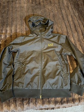 Veste EA7 Emporio Armani noire capuche bon etat