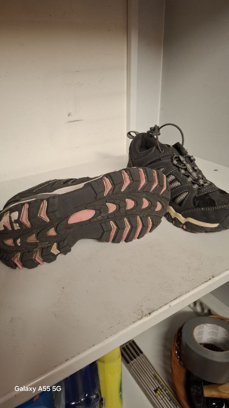 Graceland Scarpe da uomo: Gebrauchte Graceland-Wanderschuhe, Größe EUR 33 – Nuovo (secondo la descrizione) da Sirnach venduto da donatogalella81 3