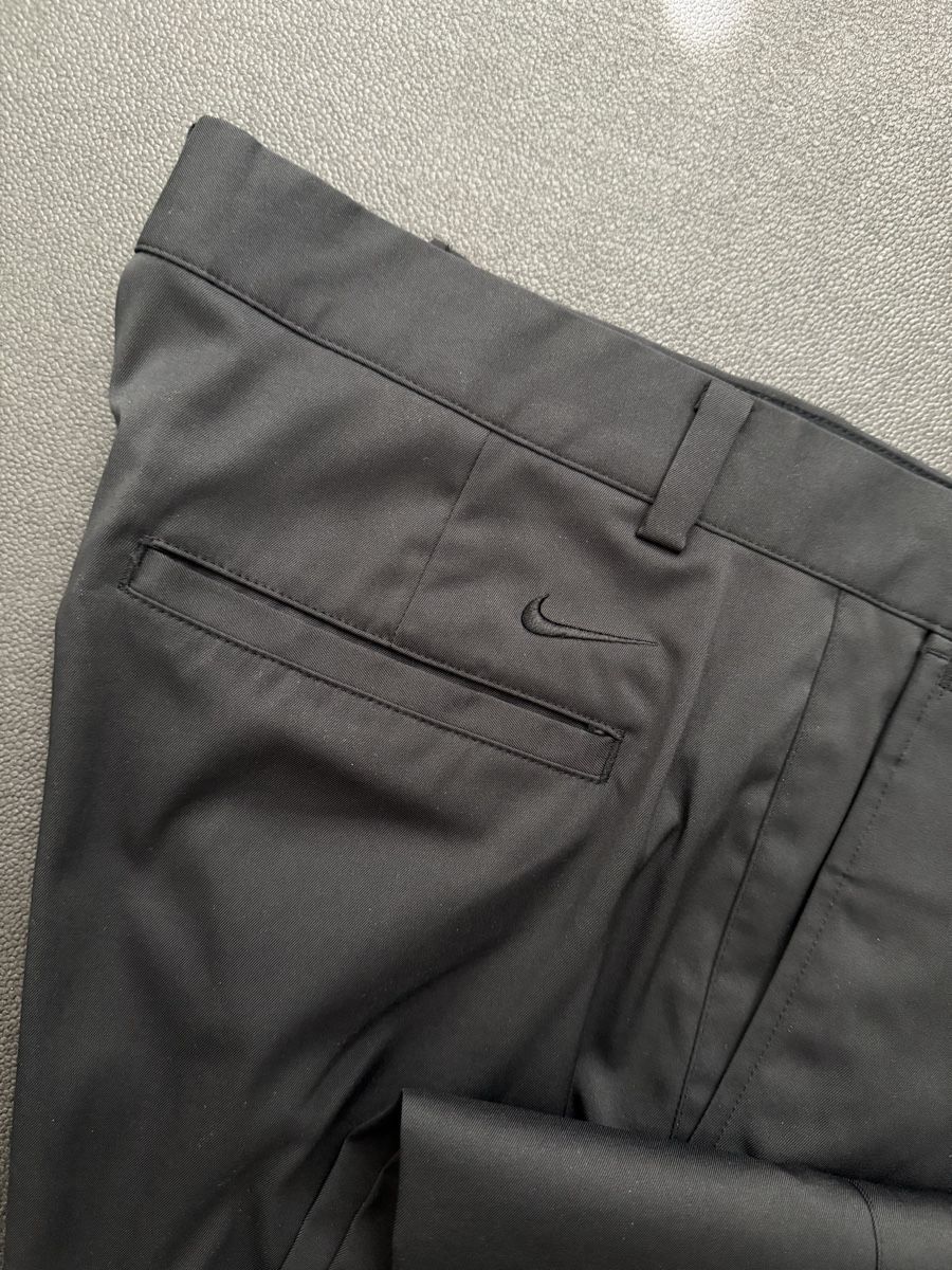 Nike Pantaloni: Nike Golf Dri-Fit Pants Size 34x34 – Nuovo (secondo la descrizione) da Horgen venduto da thesilverarrow 1