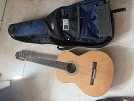 Konzertgitarre mit Tasche und Zubehör guter Zustand