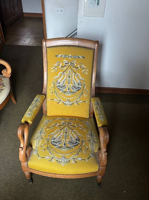 Poltrone: fauteuil ancien brodé – Usato da Préverenges venduto da que_vq6t 1