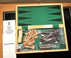 Schach und Backgammon Set Holz mit Zubehör neuwertig