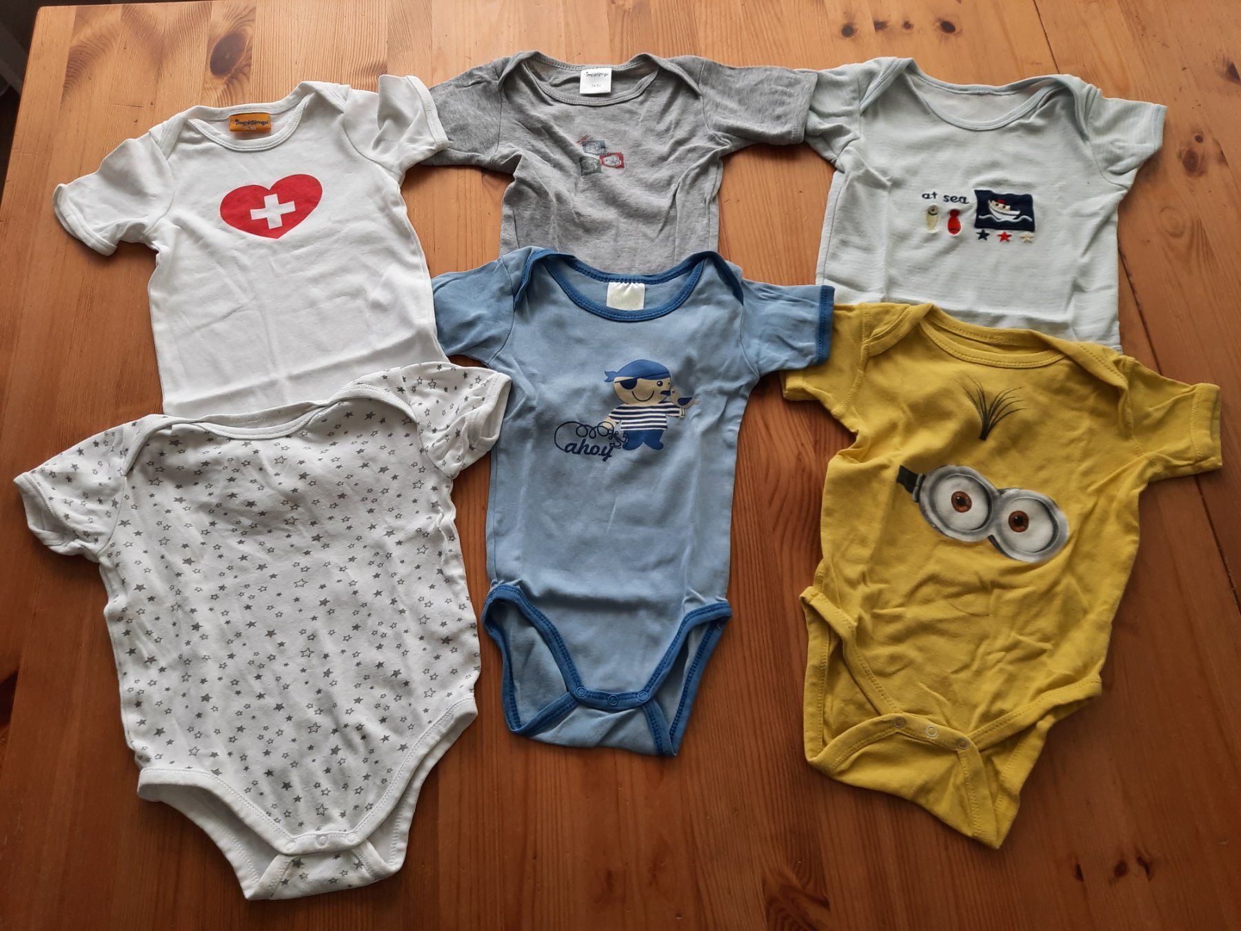 Lotti & Set di vestiti: 17teiliges Sommerkleiderpäckli 74/80 – Usato da Aesch BL venduto da ChezToKa 1