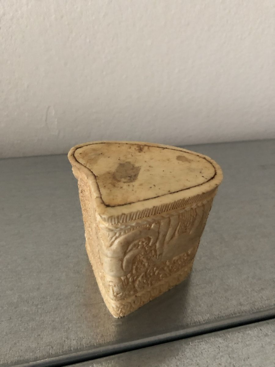Figuren: Stammes-Objekt mit Intarsien aus Knochen – Gebraucht aus Basel von Amechan. 1